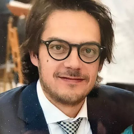 Roberto Flores
