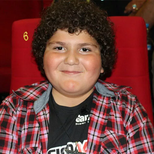 پارسیا شکوری
