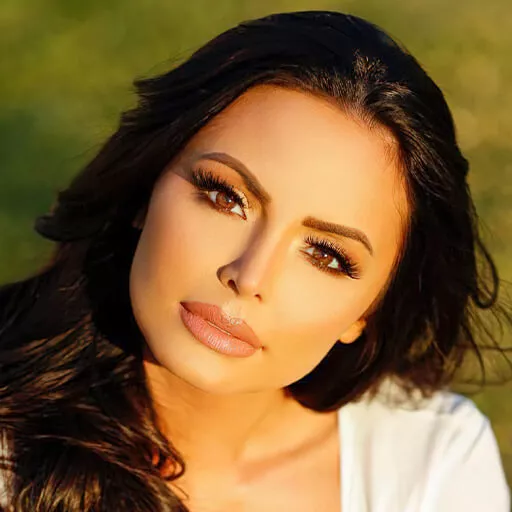 امیلینا آدامز