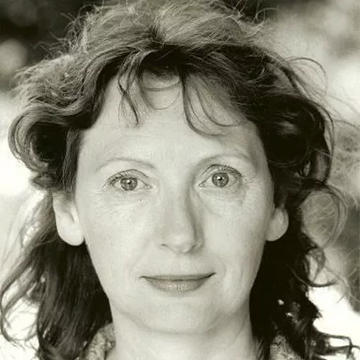 Lorraine Hilton