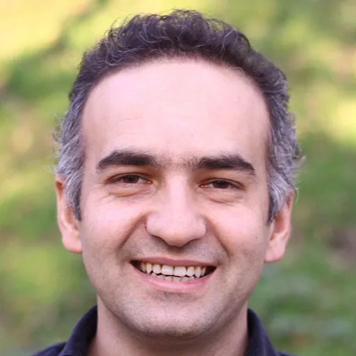 نادر ساریباجاک