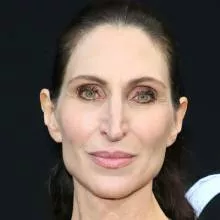 بانی آرونز