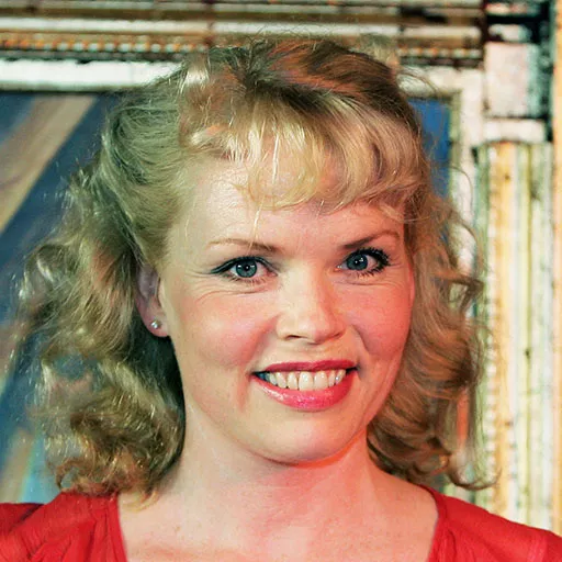 Sara Crowe