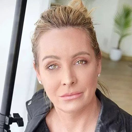 اونالی آمس