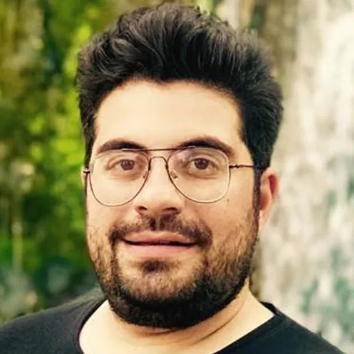 پوریا خشابی زاده