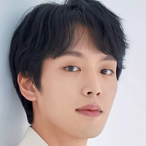 Ki-Taek Lee